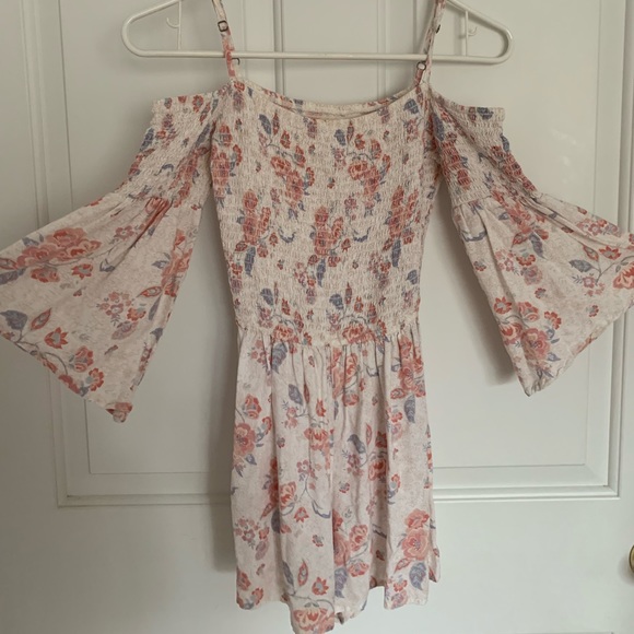 Hollister Other - Hollister cold-shouldered romper